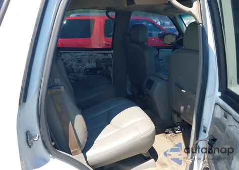 2005 Chevrolet Tahoe Z71 z USA, uszkodzony, nr VIN 1GNEK13T85R197490